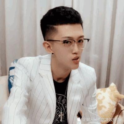 牌牌琦的个人资料,从网红到争议人物，揭秘他的成长与蜕变